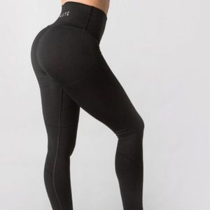 Alphalete Revival Leggings in Black